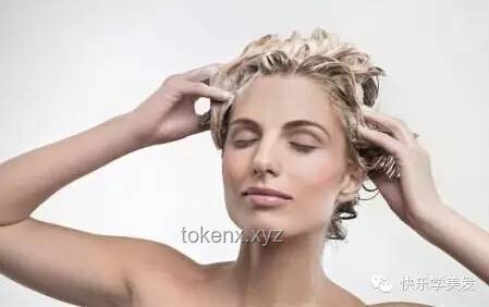 女子脱发年轻化趋势：从误解到自我接纳的变革